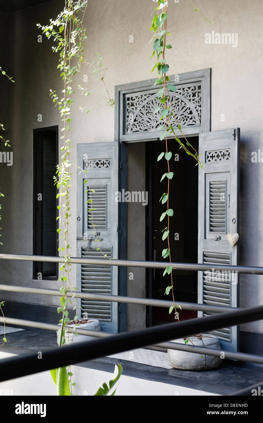 Open doors to courtyard of Marrakesh medina home Stock Photo