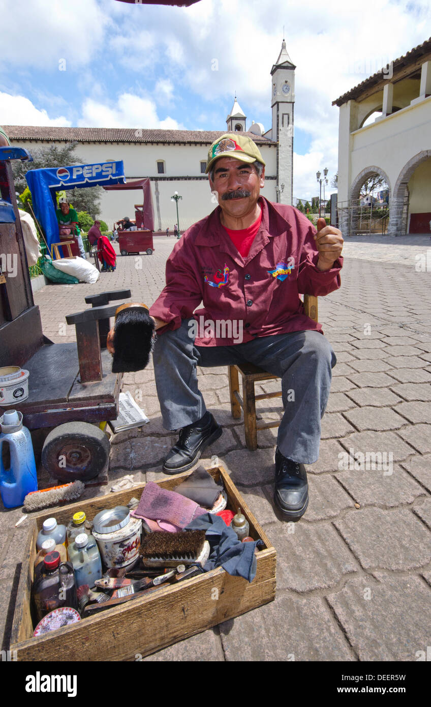 Man sitting on stool hi-res stock photography and images - Alamy