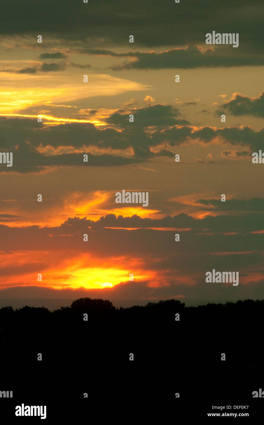 Dramatic clouds mountains hi-res stock photography and images - Alamy