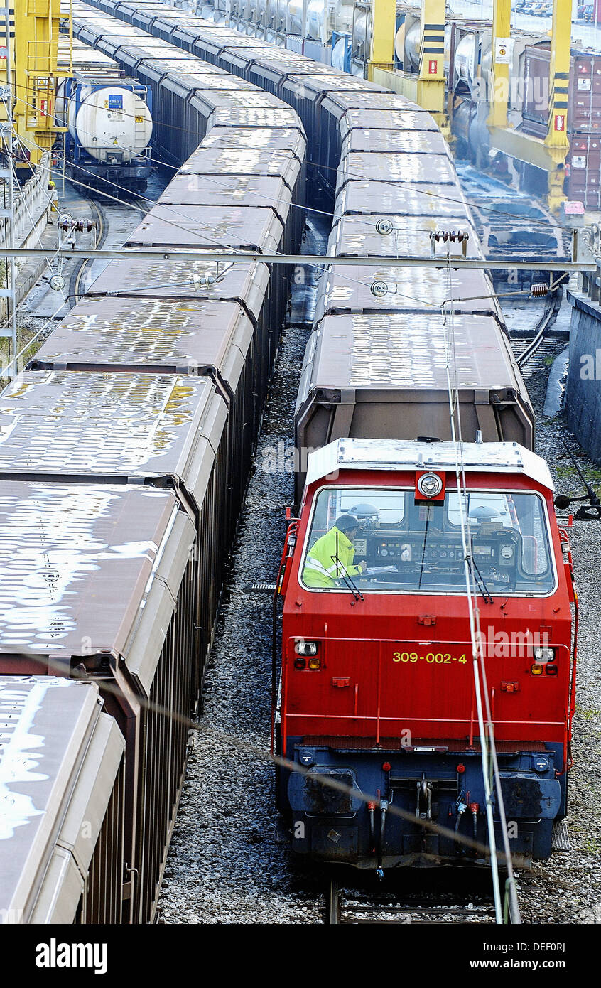 Freight trains. Irun. Guipúzcoa (SpanishFrench border Stock Photo Alamy