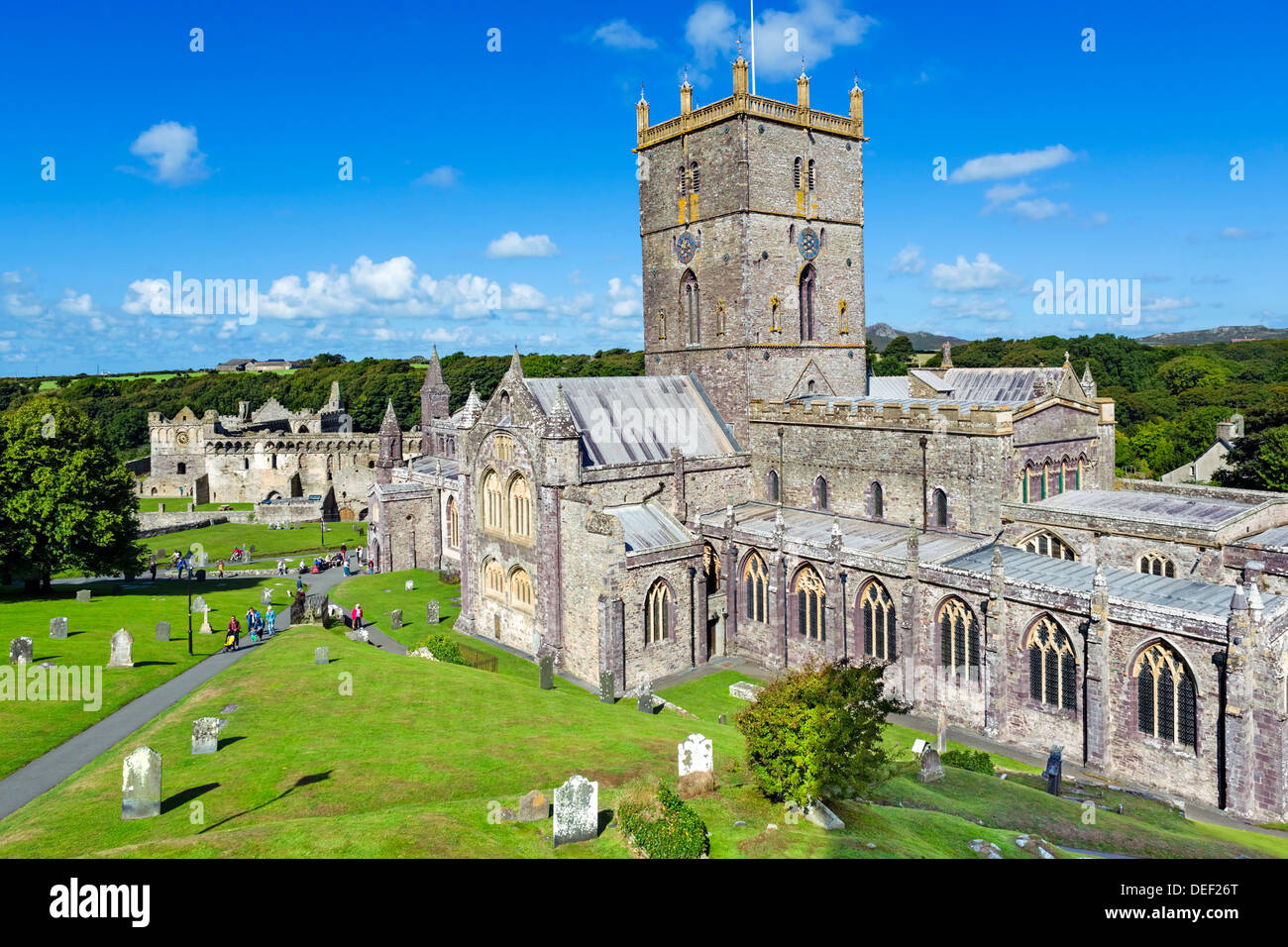 St David's Cathedral with the Bishops Palace behind, St David's, Pembrokeshire, Wales, UK Stock Photo