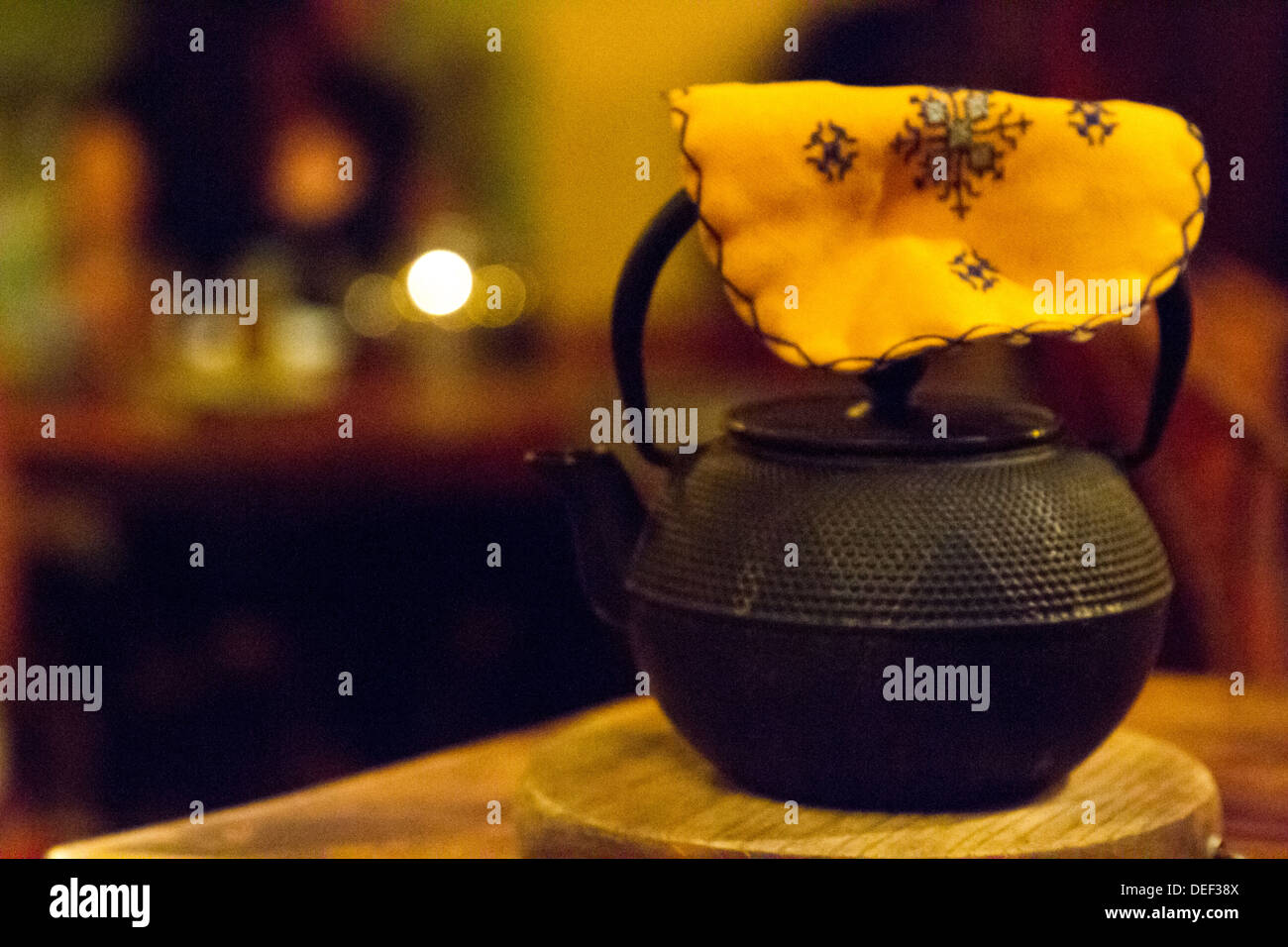 Modern cast iron teapot hires stock photography and images Alamy