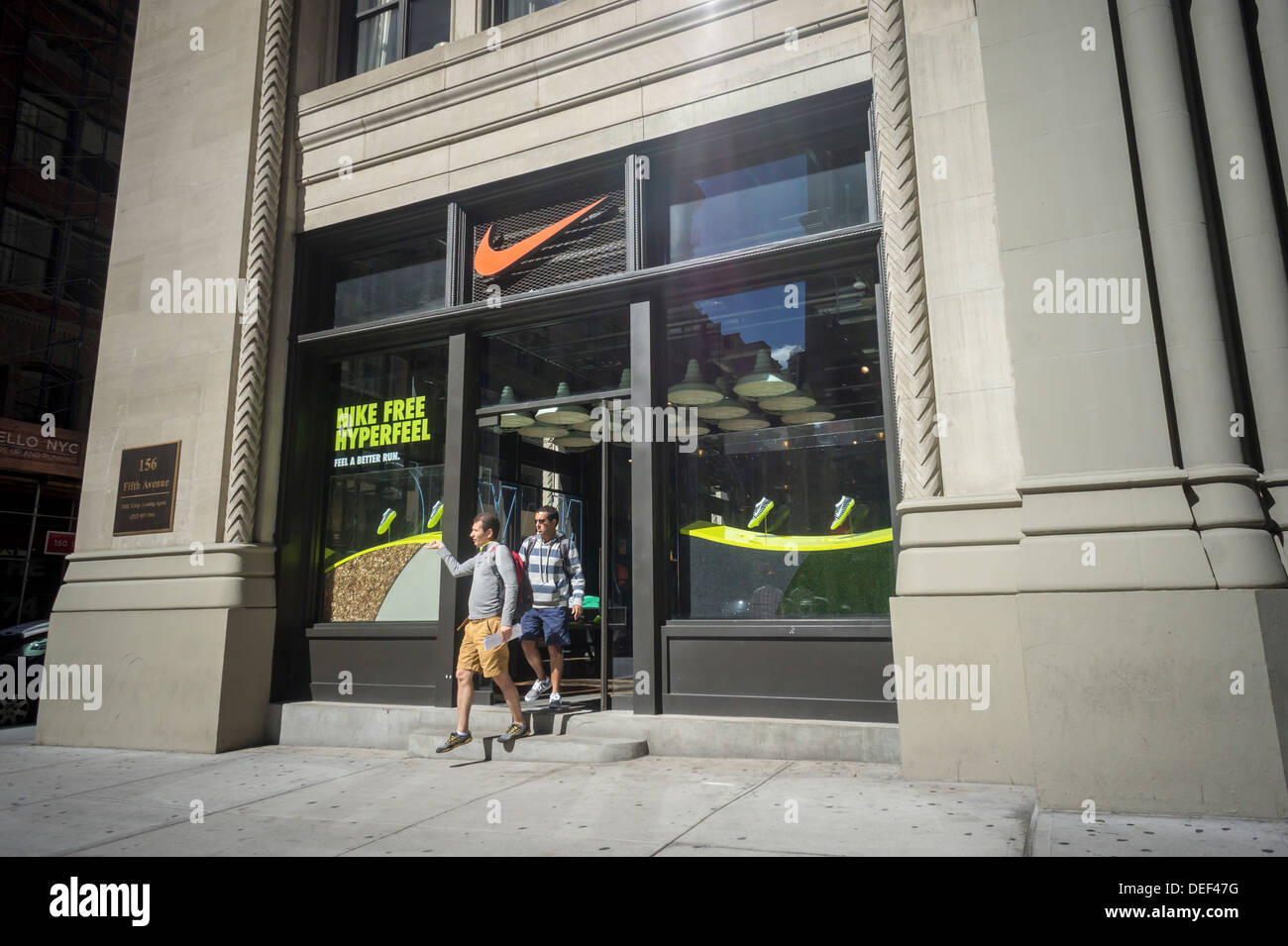 Bron Reorganiseren Onderling verbinden A Nike store in the Flatiron district in New York Stock Photo - Alamy