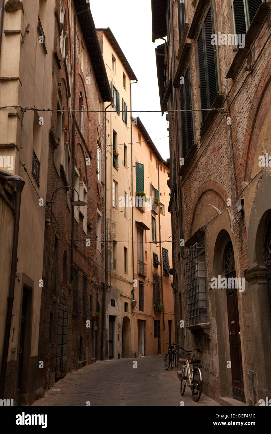 Tall and narrow house hires stock photography and images Alamy