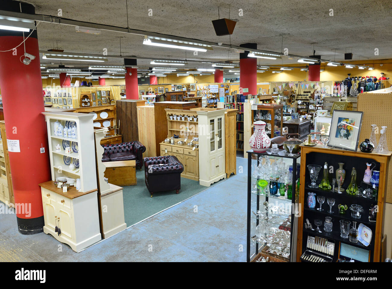 Antiques and collectables at Brackley Antique Cellar, Draymans Walk