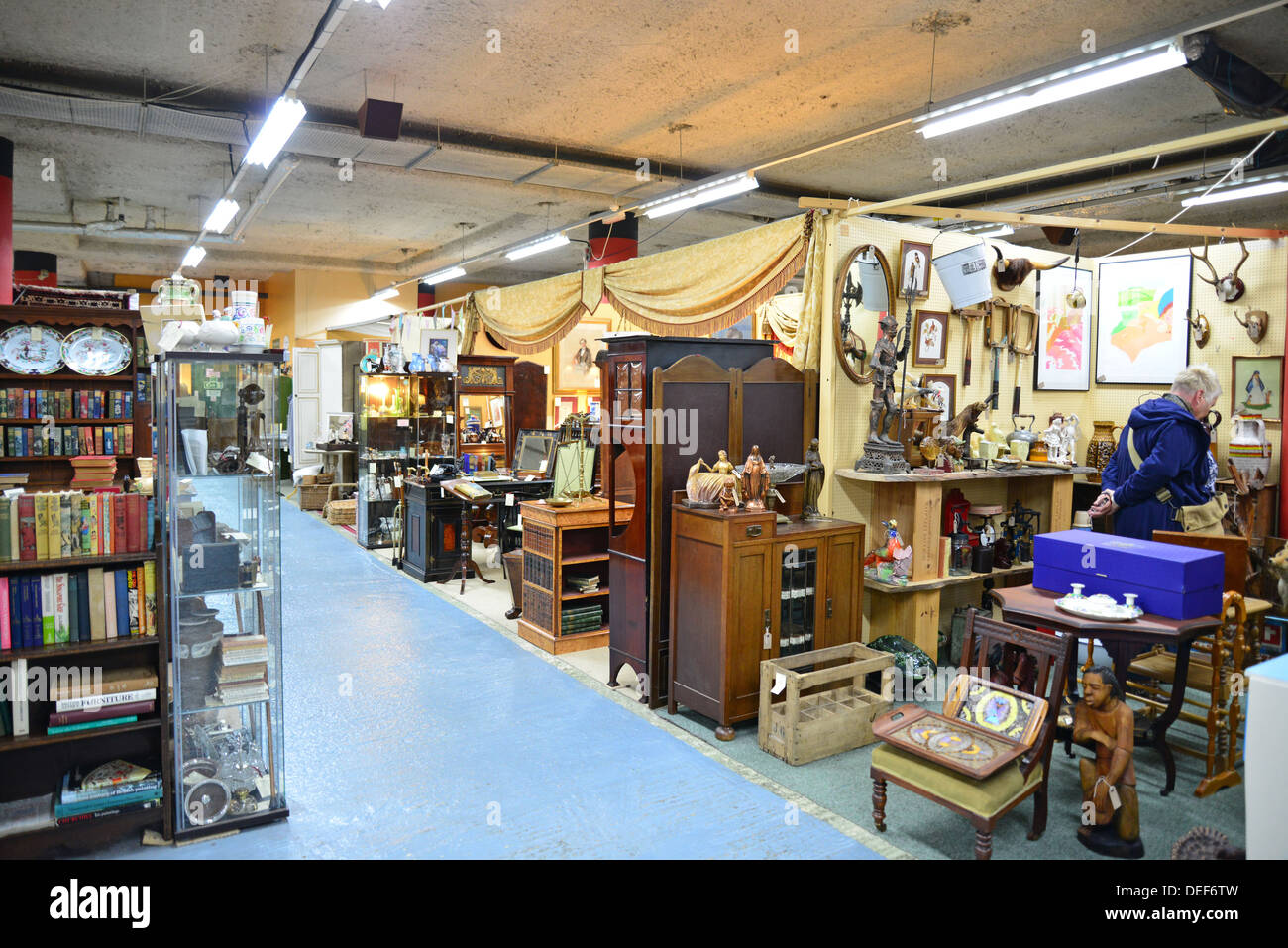 Antiques and collectables at Brackley Antique Cellar, Draymans Walk