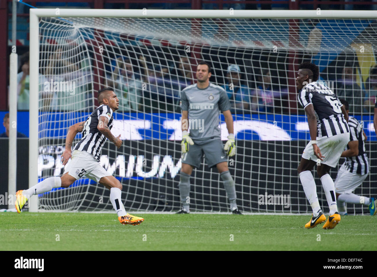 Arturo Vidal (Juventus), SEPTEMBER 14, 2013 - Football / Soccer : Arturo Vidal of Juventus celebrates with his teammate Paul Pogba after scoring the equalizing goal as goalkeeper Samir Handanovic of Inter looks dejected during the Italian 'Serie A' match between Inter Milan 1-1 Juventus at Stadio Giuseppe Meazza in Milan, Italy. (Photo by Maurizio Borsari/AFLO) Stock Photo