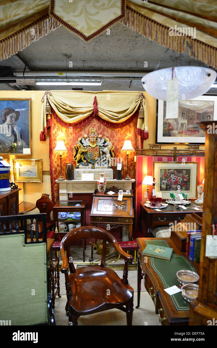 Antiques and collectables at Brackley Antique Cellar, Draymans Walk
