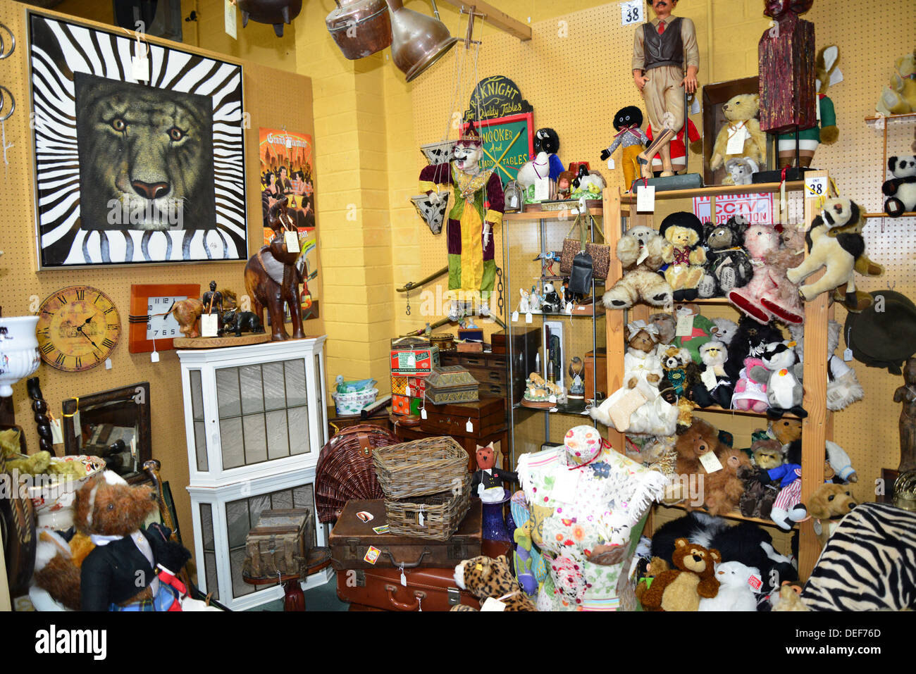 Antiques and collectables at Brackley Antique Cellar, Draymans Walk, Brackley, Northamptonshire, England, United Kingdom Stock Photo