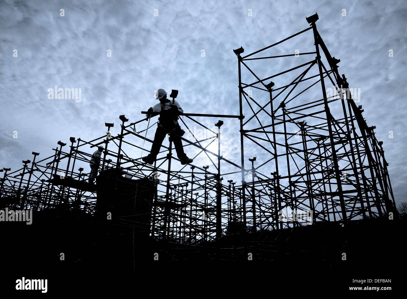 Scaffold bridge hi-res stock photography and images - Alamy