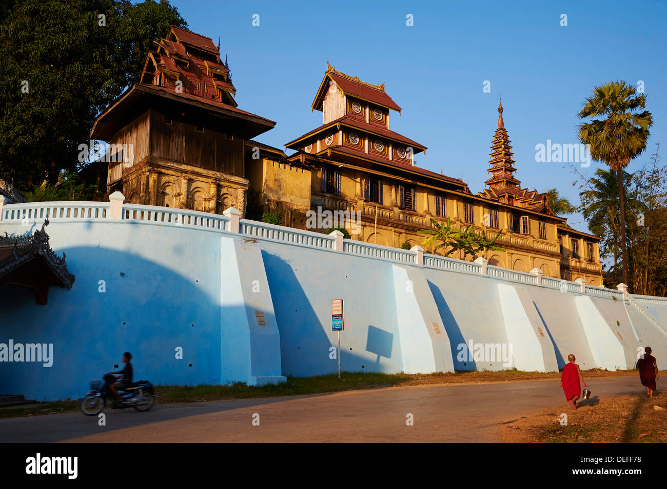Kyaikthanian Paya temple and monastery, Mawlamyine (Moulmein), Mon