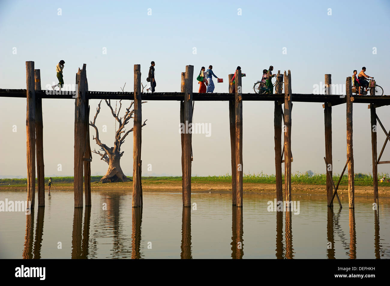 Taung Thama Lake and U Bein bridge at Amarapura, Mandalay Province, Myanmar (Burma), Asia Stock Photo