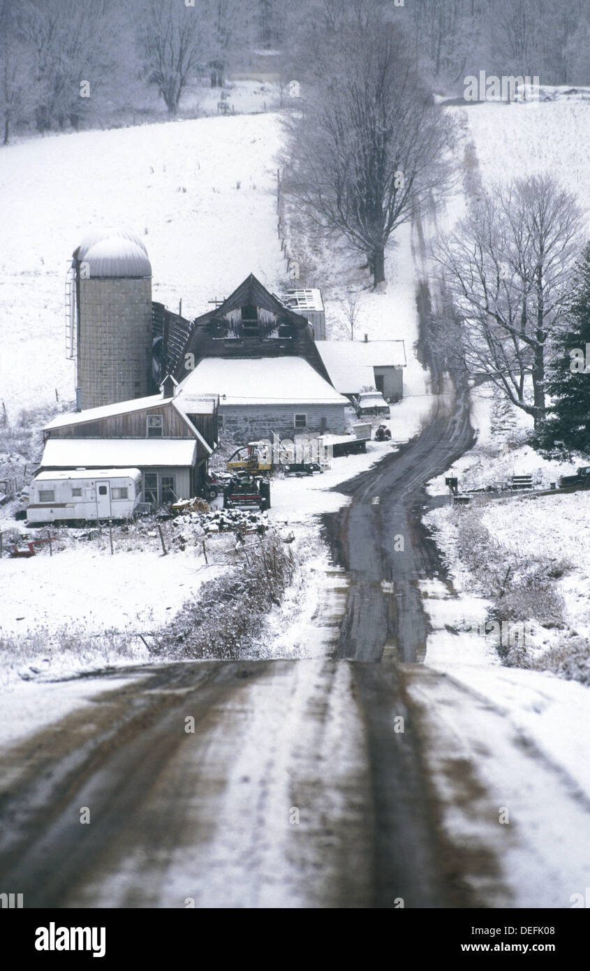 Farmyard, barn in winter. Starlight, Pennsylvania, USA Stock Photo Alamy