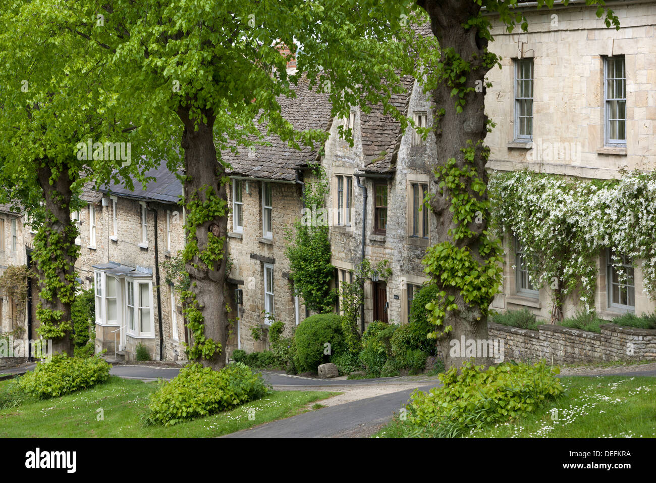 Cotswold cottages along The Hill, Burford, Oxfordshire, England Stock Photo 60581118 Alamy