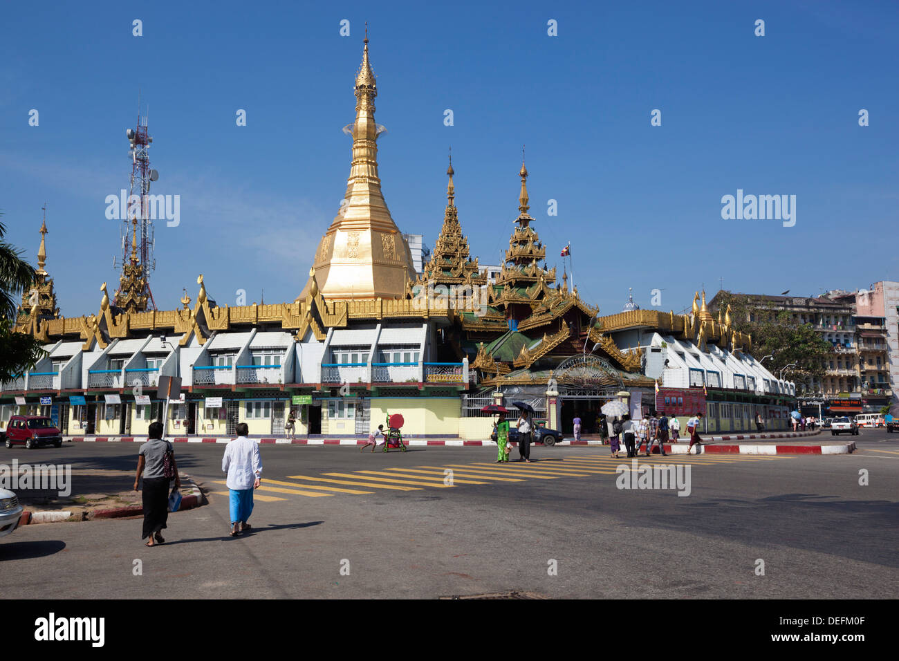 Sule Pagoda on roundabout, Yangon (Rangoon), Yangon Region, Myanmar (Burma), Asia Stock Photo