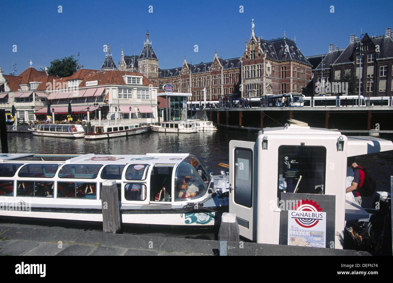 busstop canal cruise terminal amsterdam