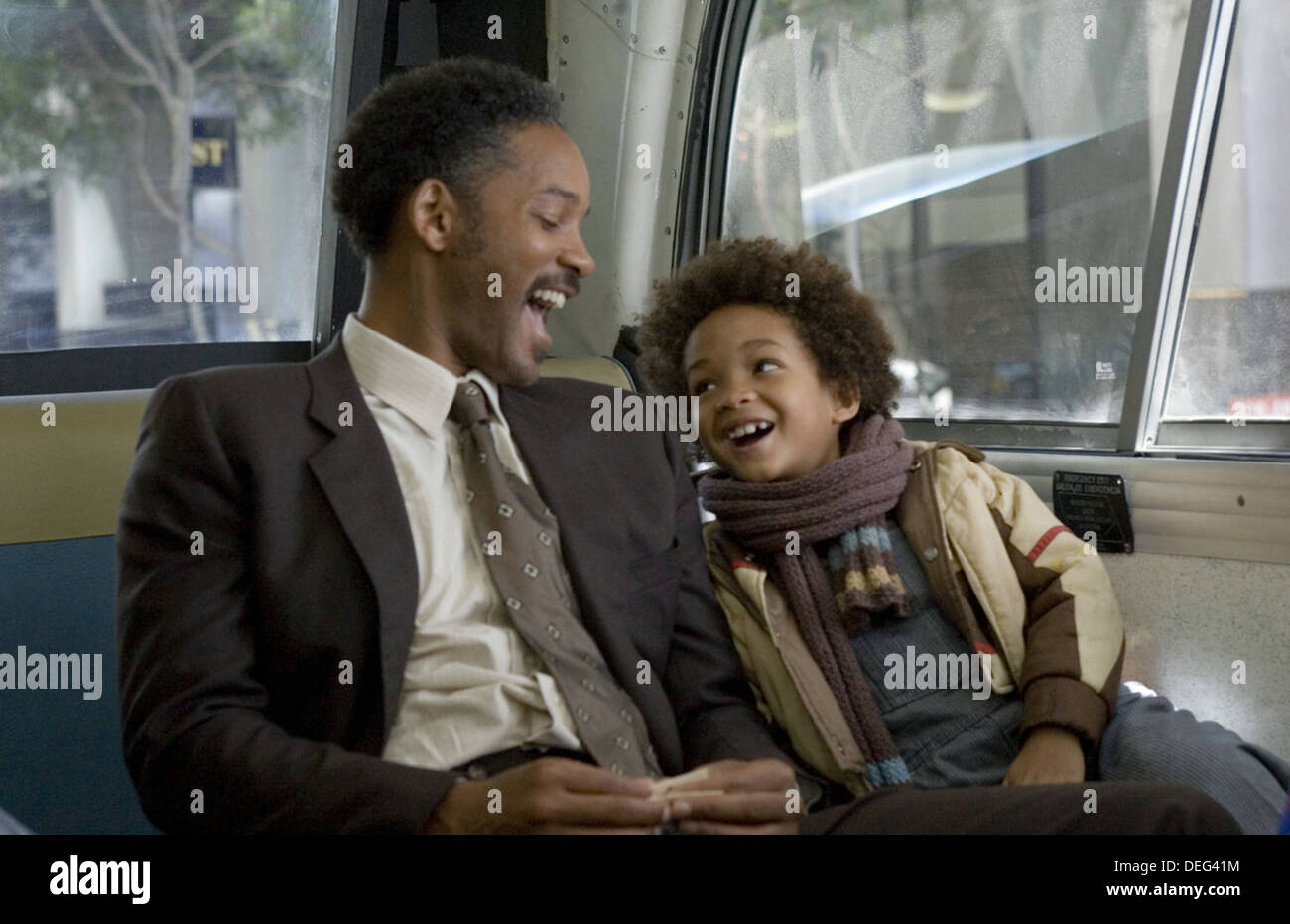 THE PURSUIT OF HAPPYNESS (2006) WILL SMITH JADEN SMITH GABRIELE MUCCINO (DIR) 005 MOVIESTORE COLLECTION LTD Stock Photo