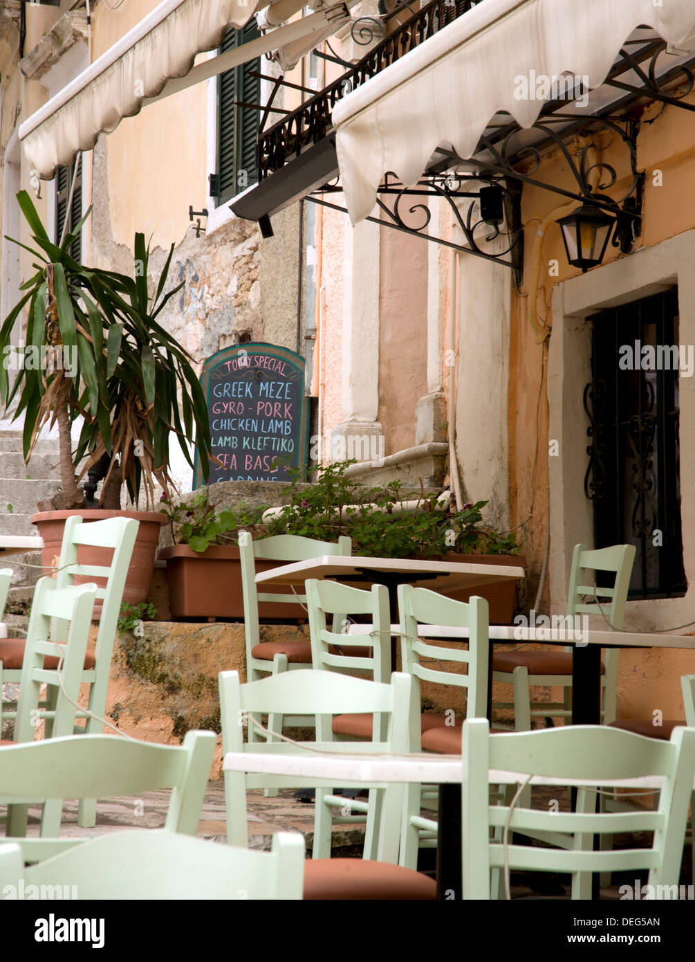A taverna in Corfu Town, Corfu, Ionian Islands, Greek Islands, Greece