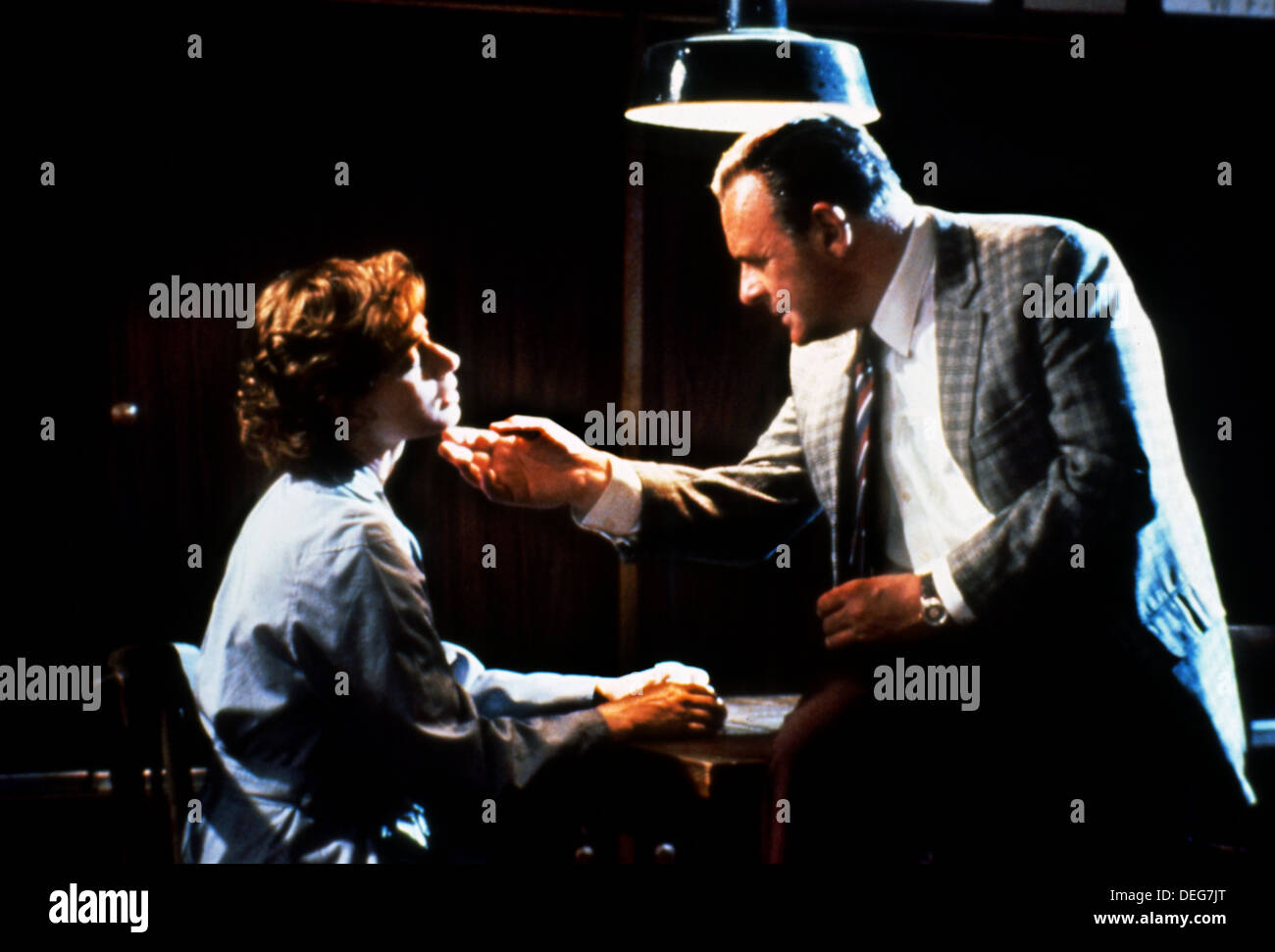 THE INNOCENT (1985) ISABELLA ROSSELLINI; ANTHONY HOPKINS; JOHN SCHLESINGER (DIR) TINN 010 MOVIESTORE COLLECTION LTD Stock Photo