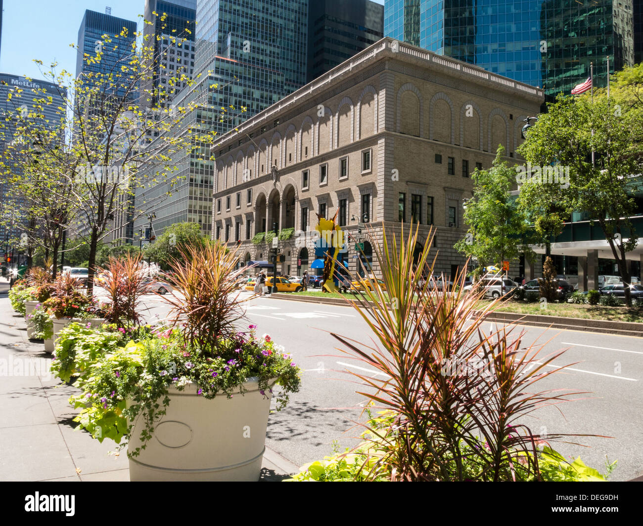 Nyc street tennis hires stock photography and images Alamy