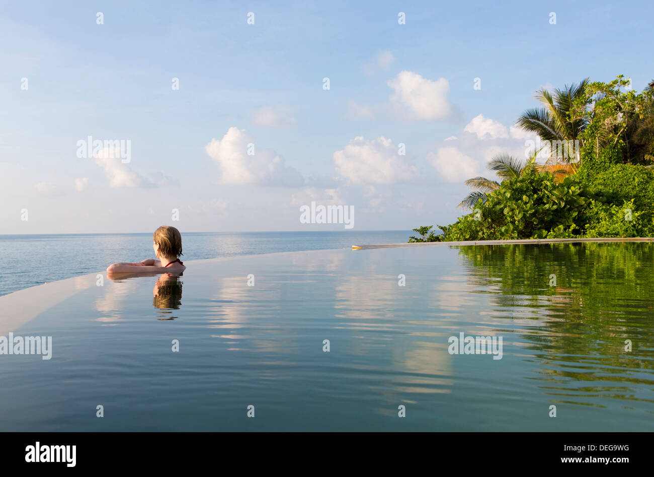 Woman in an infinity pool looking out to sea, Koh Samui, Thailand, Southeast Asia, Asia Stock Photo