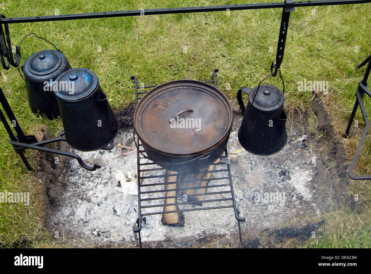 Colonial cooking pot hi-res stock photography and images - Alamy