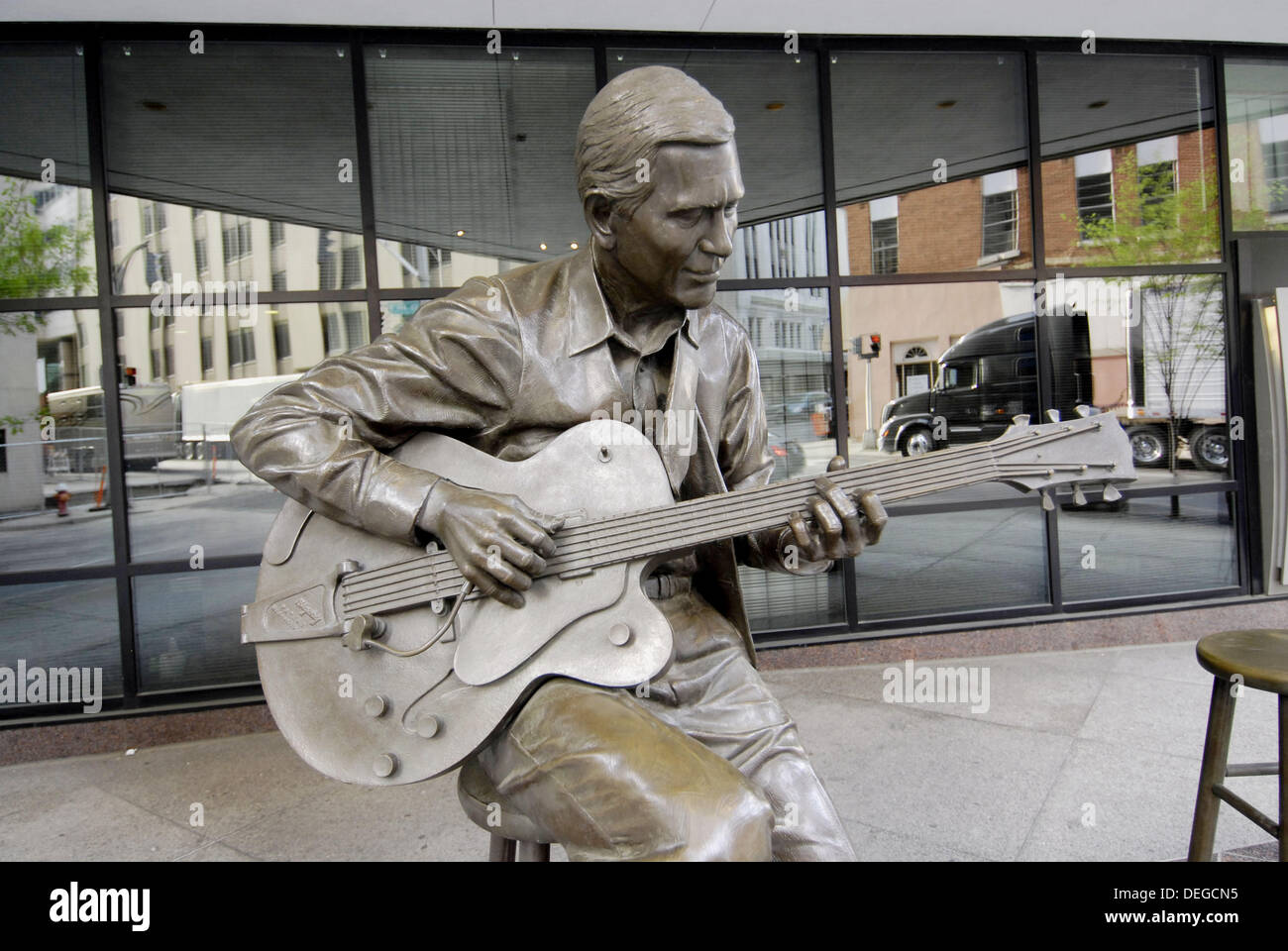 Statue of Chet Atkins Country Music Legend in front of Bank of America building Nashville. Tennessee. USA. Stock Photo