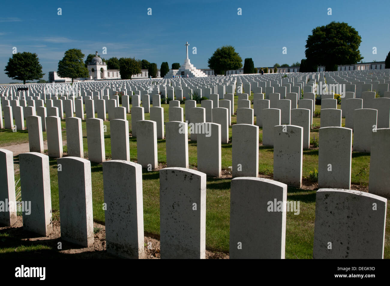 British War Cemetery Wwi Headstones Hi res Stock Photography And Images british-war-cemetery-wwi-headstones-hi-res-stock-photography-and-images
