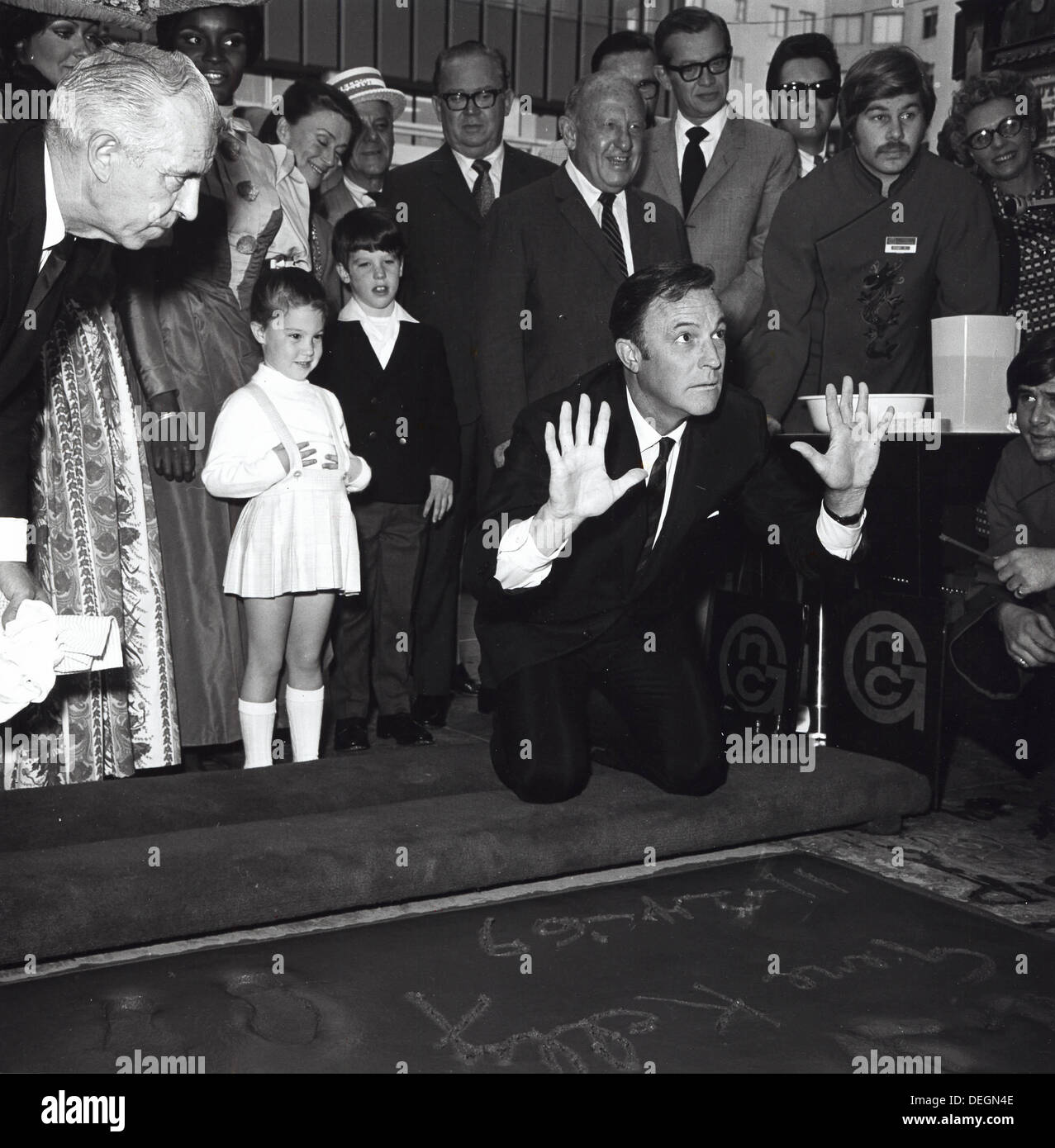 GENE KELLY in Cement at Graumans Chinese Theatre.a1071-20.Supplied by  Photos, inc.(Credit Image: © Supplied By Globe Photos, Inc/Globe  Photos/ZUMAPRESS.com Stock Photo - Alamy