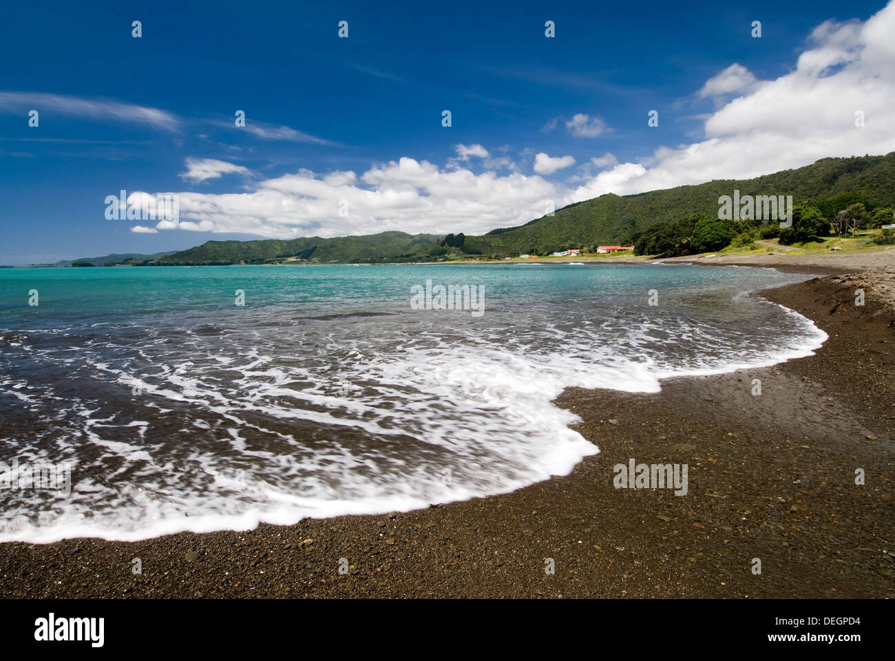 Pebble beach on the far eastern side of the Bay of Plenty near Opotiki, North Island, New Zealand Stock Photo
