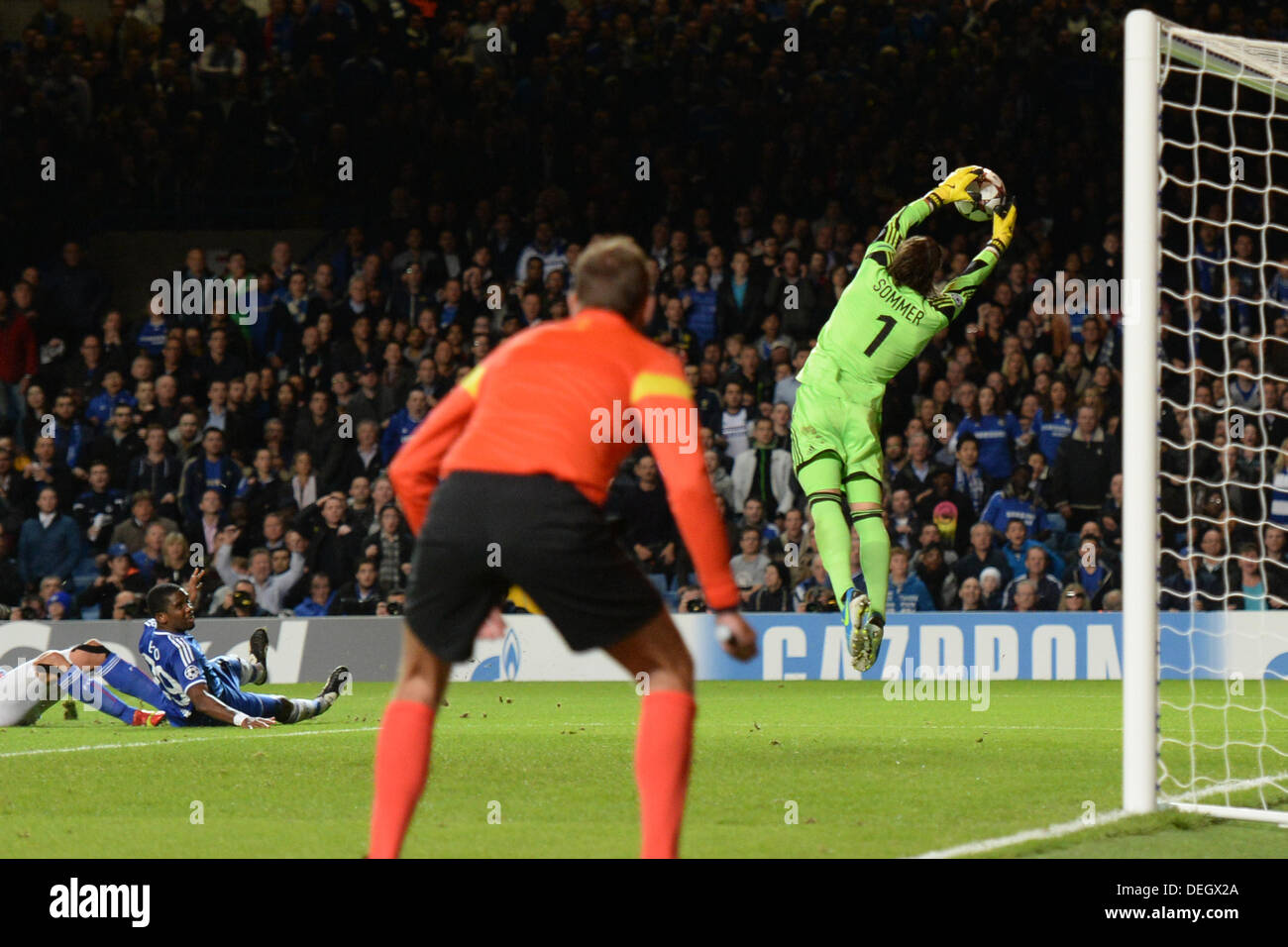 LONDON, ENGLAND - September 18: Basel's Yann Sommer makes a save during the UEFA Champions League Group E match between Chelsea from England and Basel from Switzerland played at Stamford Bridge, on September 18, 2013 in London, England. (Photo by Mitchell Gunn/ESPA) Credit:  European Sports Photographic Agency/Alamy Live News Stock Photo