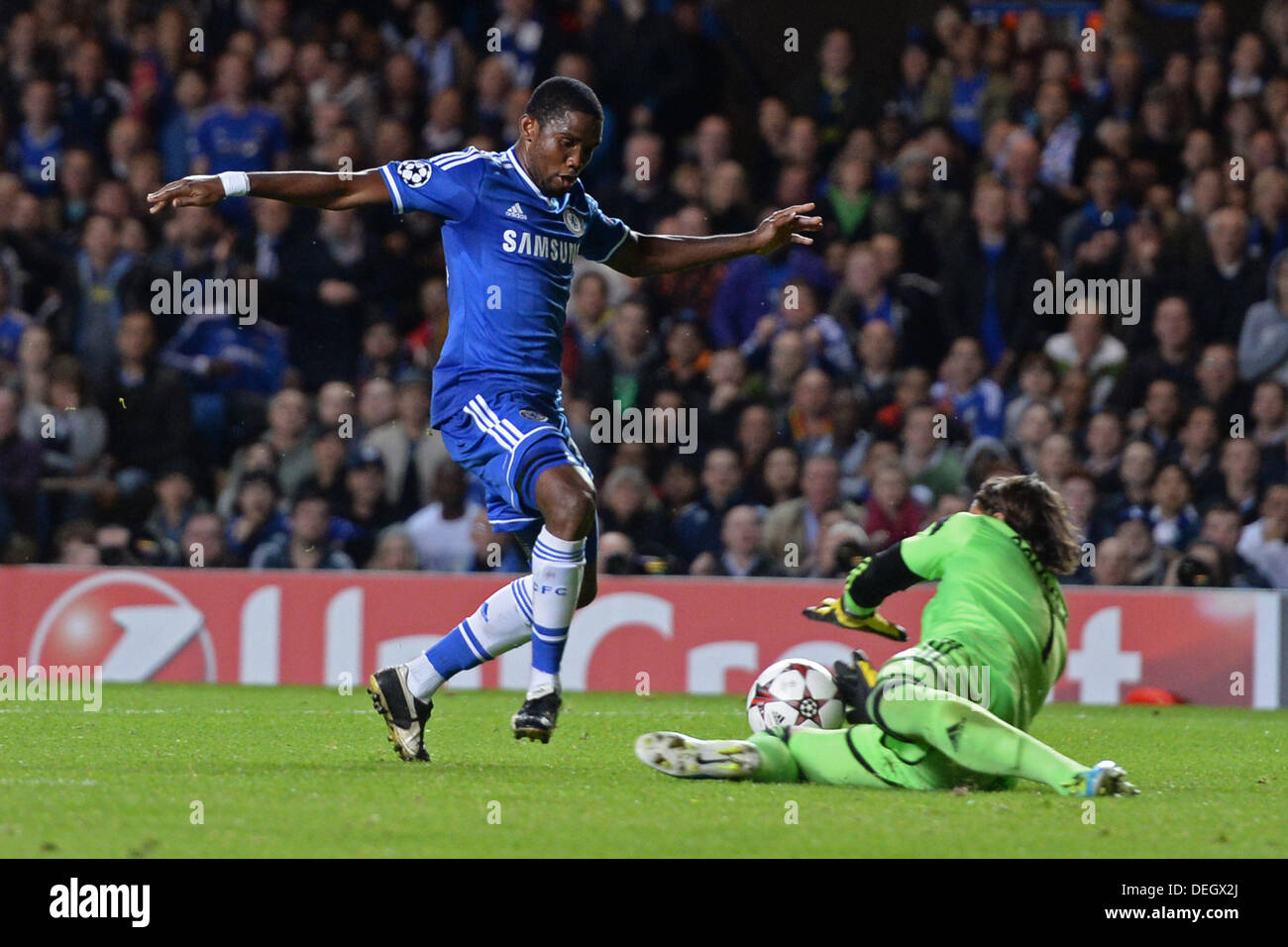 LONDON, ENGLAND - September 18: Basel's Yann Sommer dives at the feet of Chelsea's Samuel Eto'o  during the UEFA Champions League Group E match between Chelsea from England and Basel from Switzerland played at Stamford Bridge, on September 18, 2013 in London, England. (Photo by Mitchell Gunn/ESPA) Credit:  European Sports Photographic Agency/Alamy Live News Stock Photo