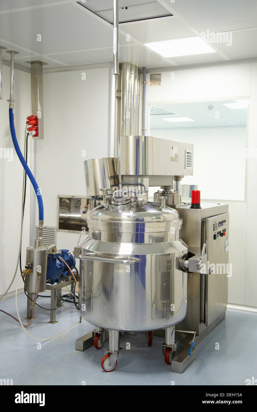 Mixer for the manufacture of creams and gels, Clean room