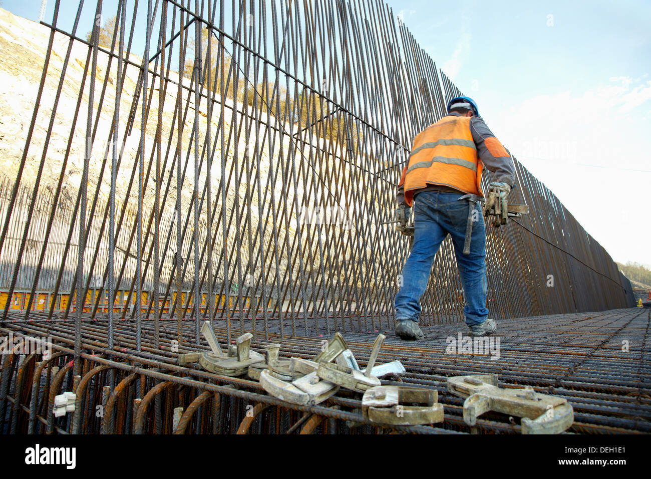 Reinforcing steel bars for concrete formwork, Construction of Stock