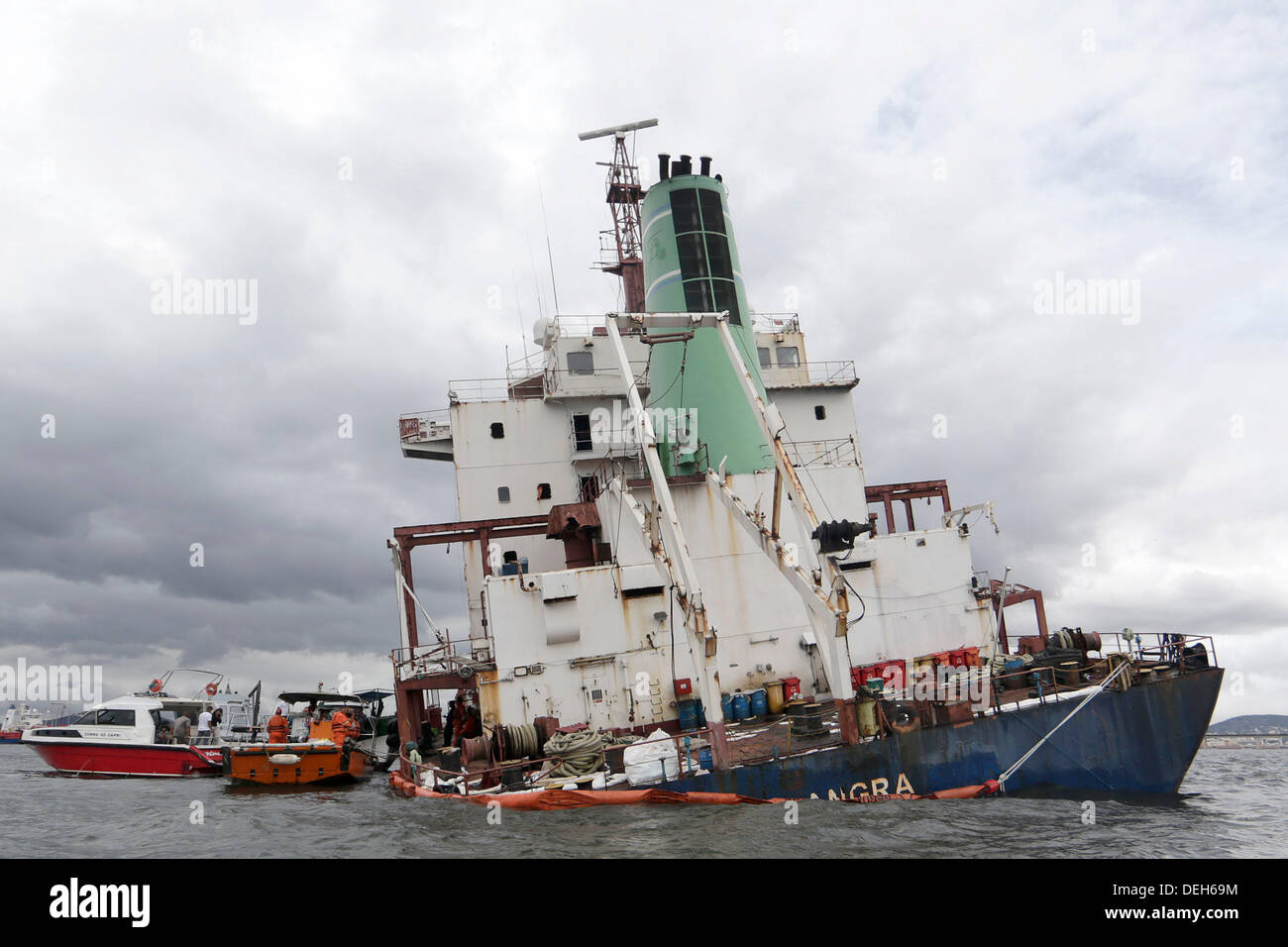 Sinking freighter hires stock photography and images Alamy