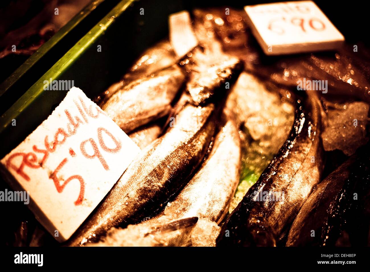 Fish market in mundaka hires stock photography and images Alamy