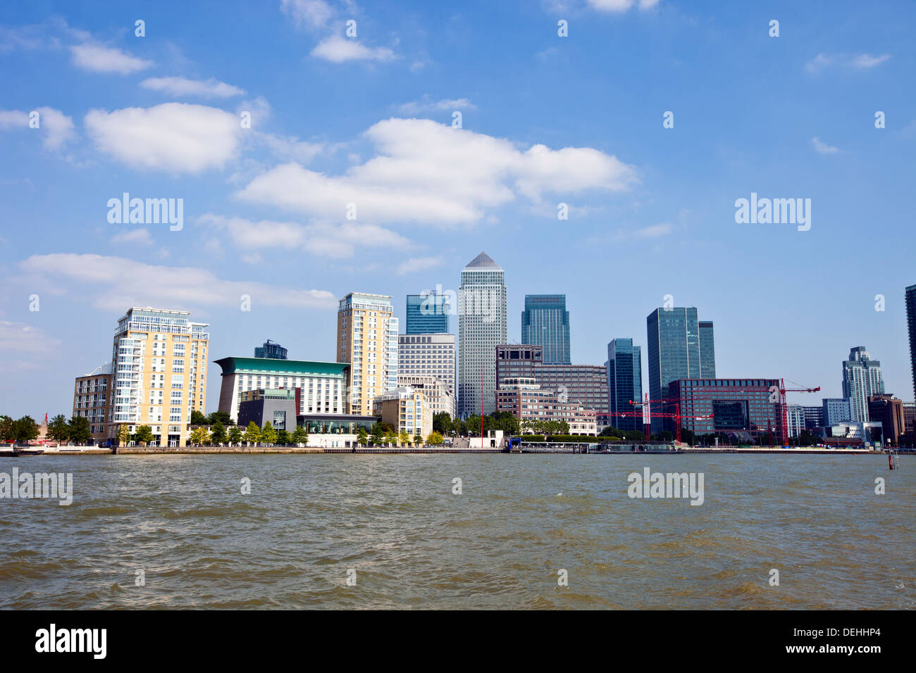 The skyline canary wharf hi-res stock photography and images - Alamy