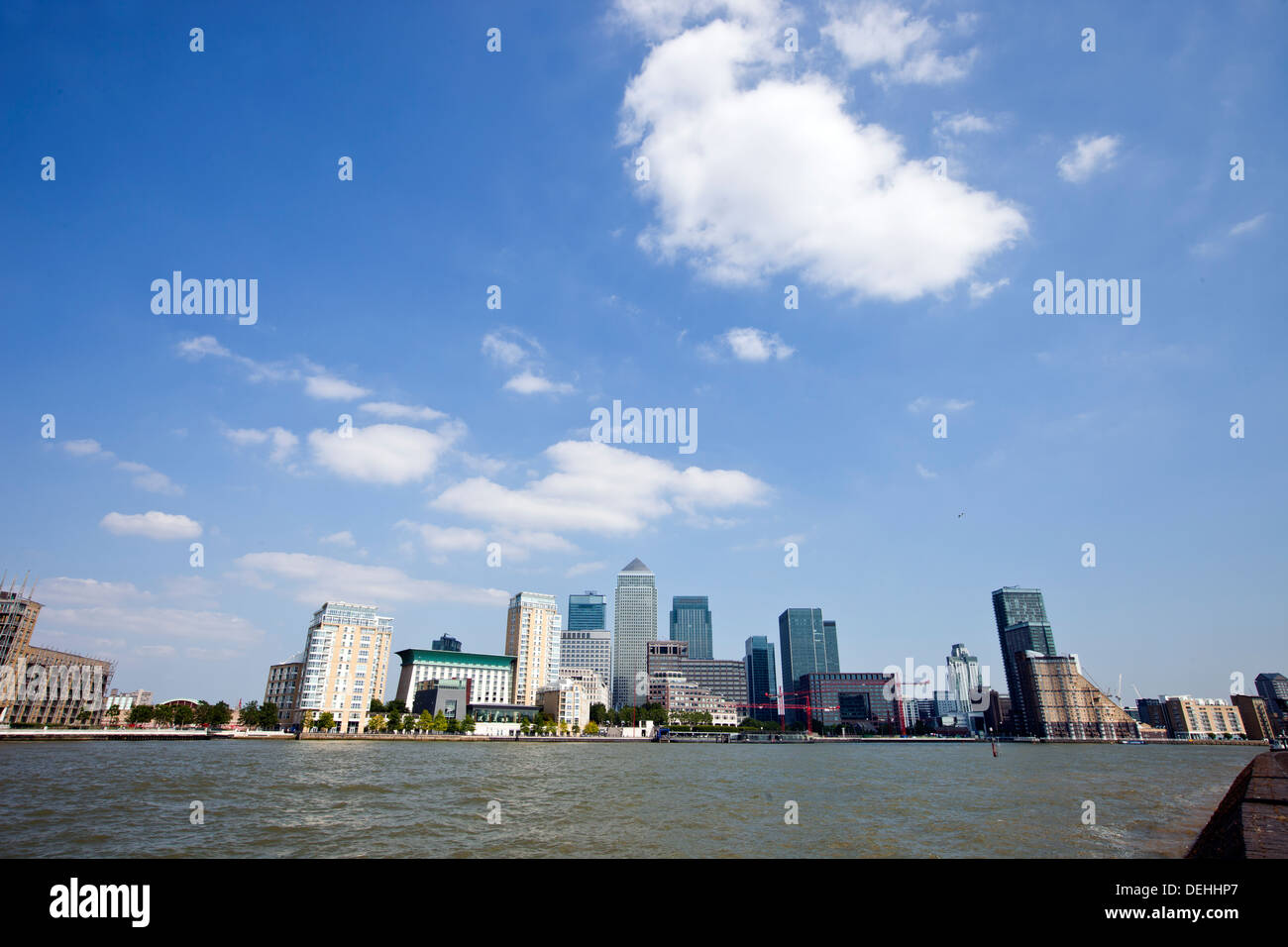 The skyline canary wharf hi-res stock photography and images - Alamy
