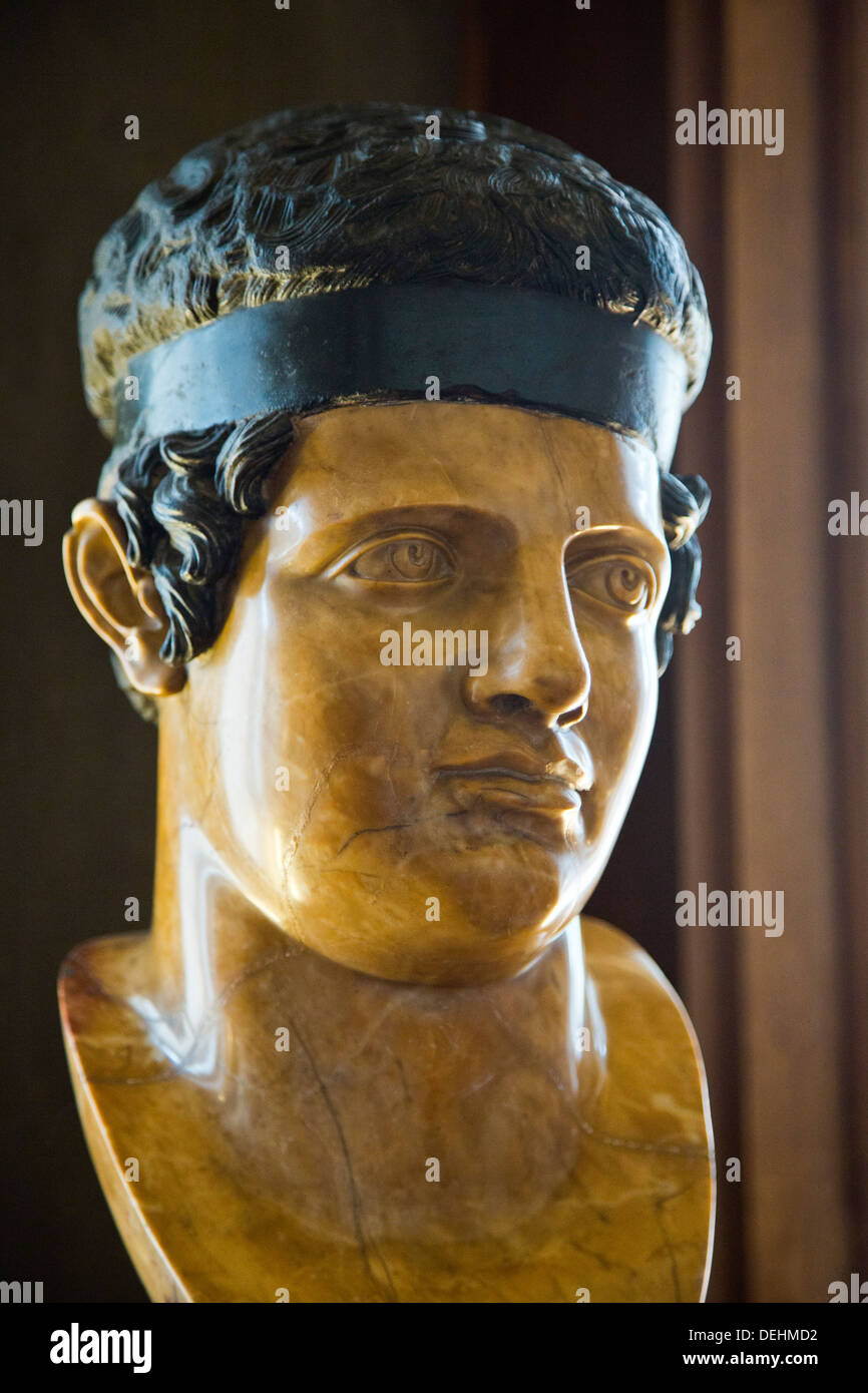 Statue in an art museum, Uffizi Museum, Florence, Tuscany, Italy Stock Photo Alamy