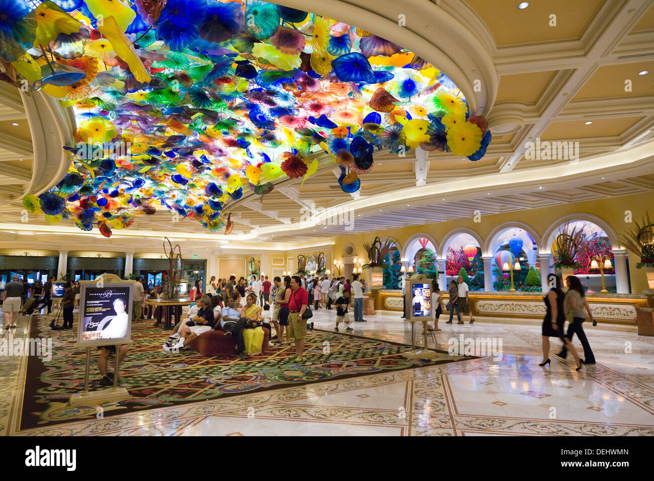 Dale Chihuly's 'Fiori di Como' Murano Glass ceiling in The Bellagio resort and casino lobby, Las Vegas, Nevada, USA. JMH5466 Stock Photo
