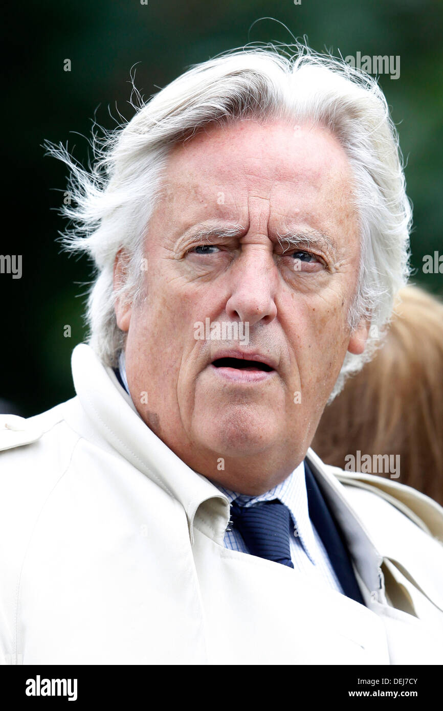 Michael Mansfield QC during a jury site visit in Tottenham, north London, Britain, 19 September 2013. Stock Photo