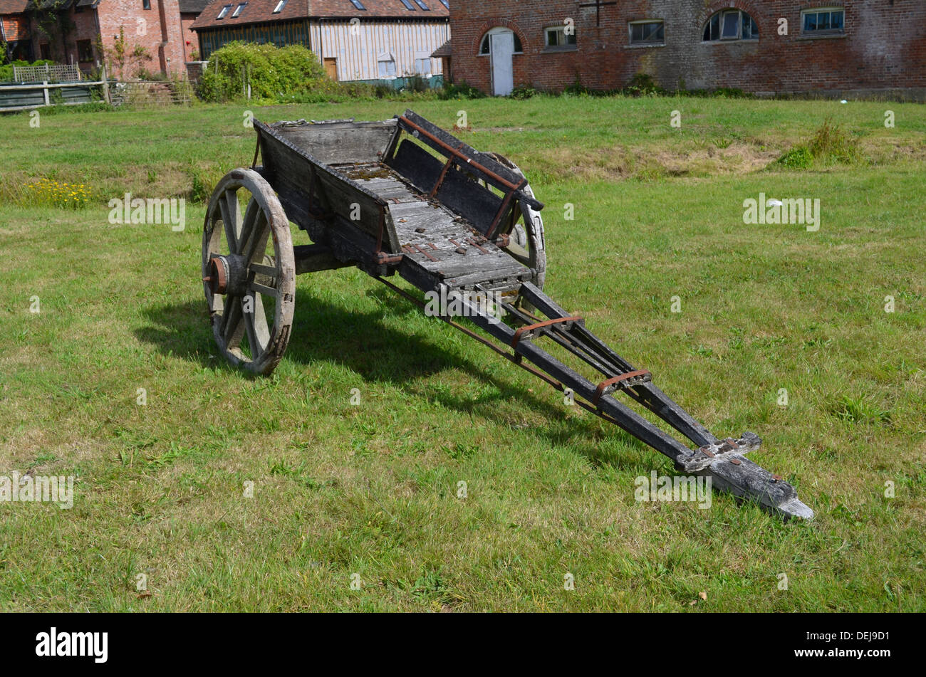 Horse cart farm hay hires stock photography and images Alamy