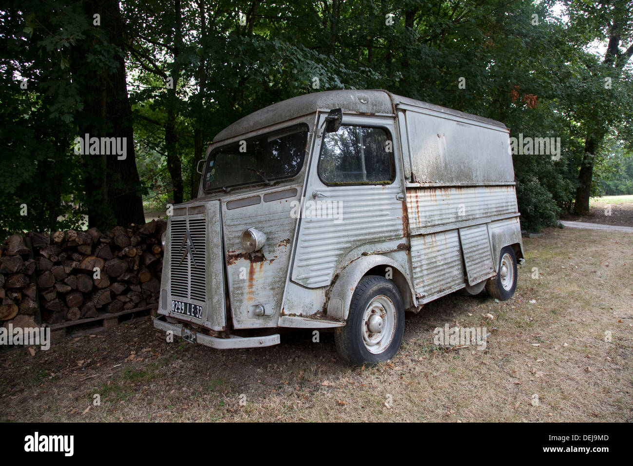 Citroen old van France Stock Photo - Alamy