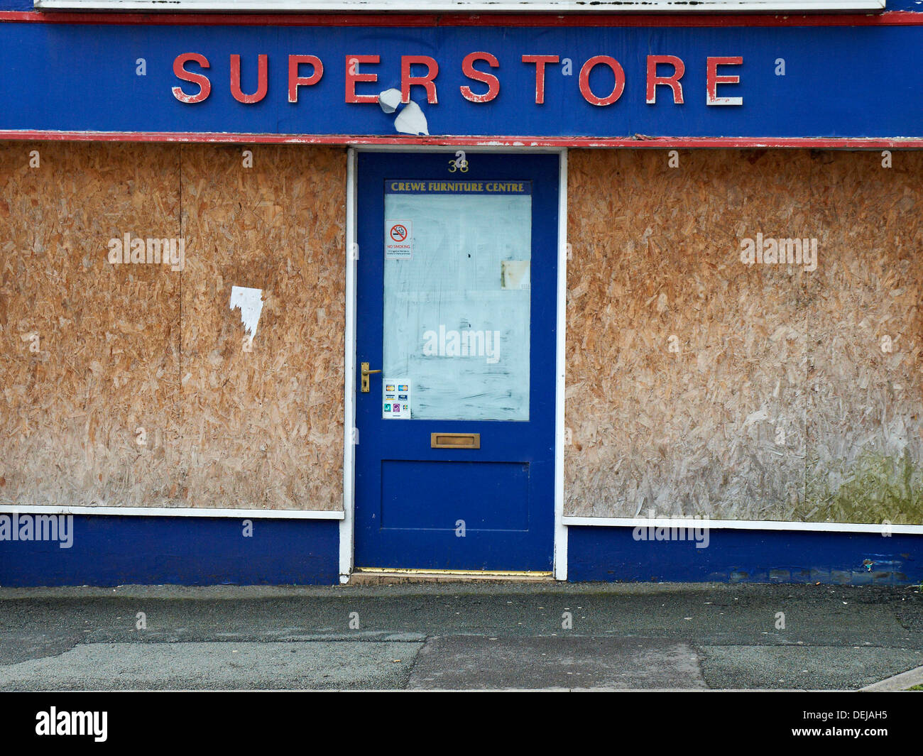 Boarded up Superstore in High Street, Crewe Cheshire UK Stock Photo