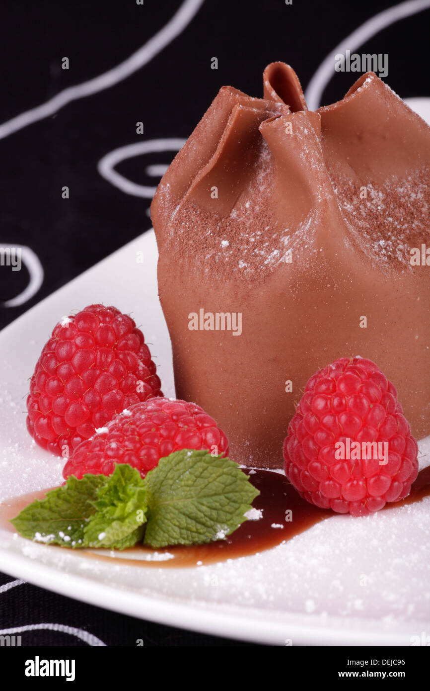 Mint Raspberry Dessert macro picture of dessert with raspberries and mint Stock Photo - Alamy