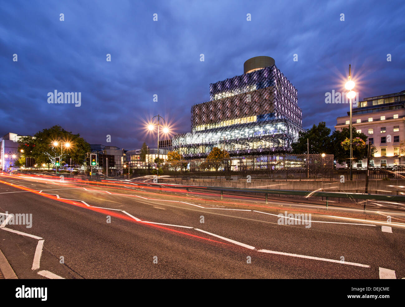 The New Library of Birmingham exterior at night. Birmingham, England. Stock Photo