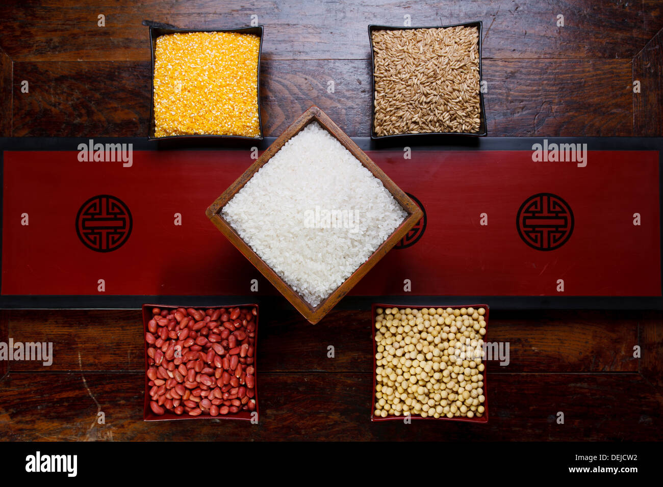 Rice,corn,kidney bean,soybean and wheat Stock Photo - Alamy