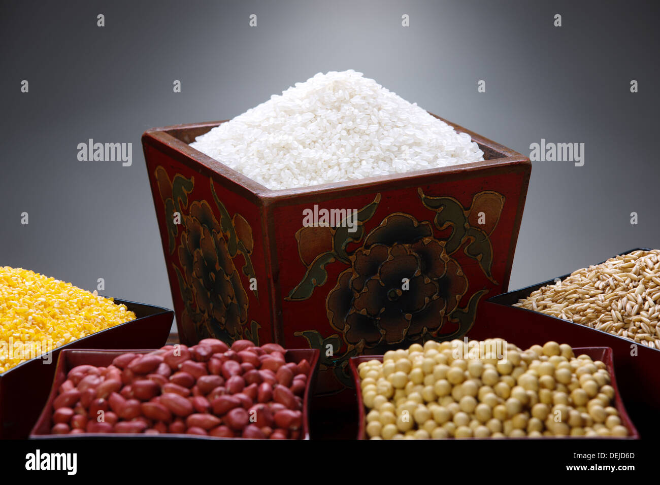 Rice,corn,peanut,soybean and wheat Stock Photo Alamy