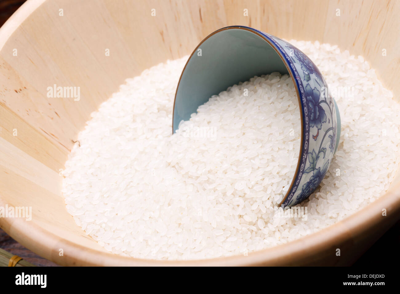 Pouring rice container hi-res stock photography and images - Alamy