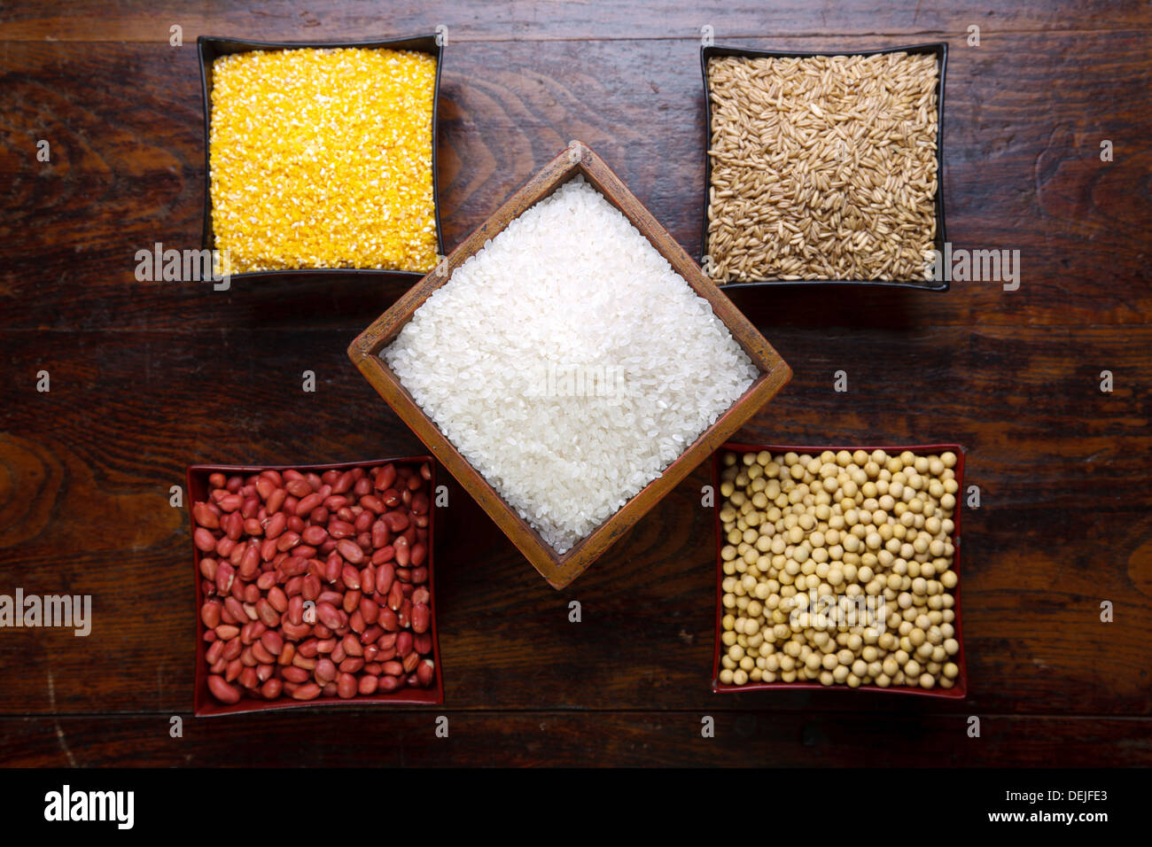 Rice,corn,red bean,soybean and wheat Stock Photo - Alamy